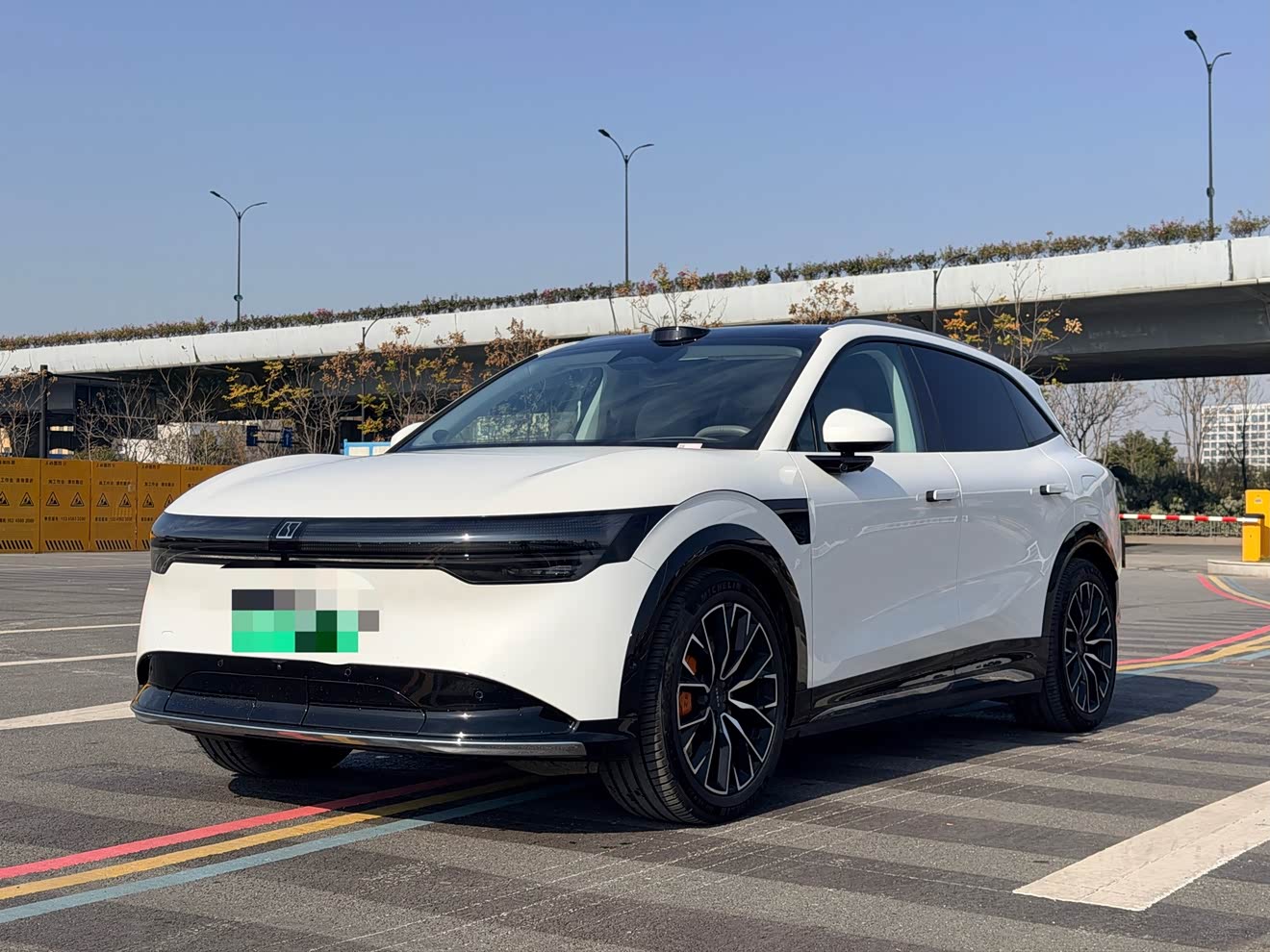Zeekr 7X 2024 car image 