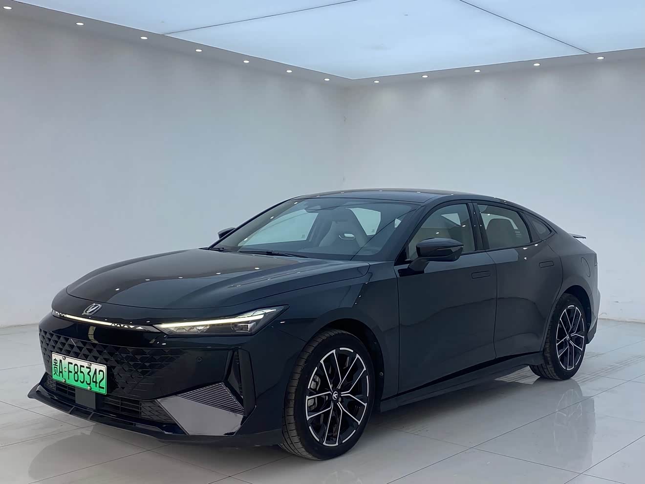 Changan UNI-V iDD 2024 car image 