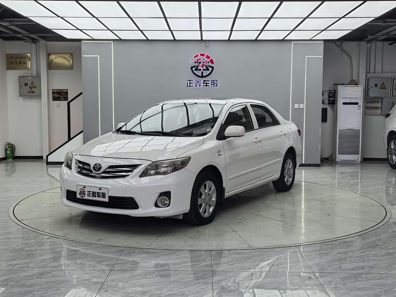 Toyota Corolla 2014 Toyota Corolla 2014 car image