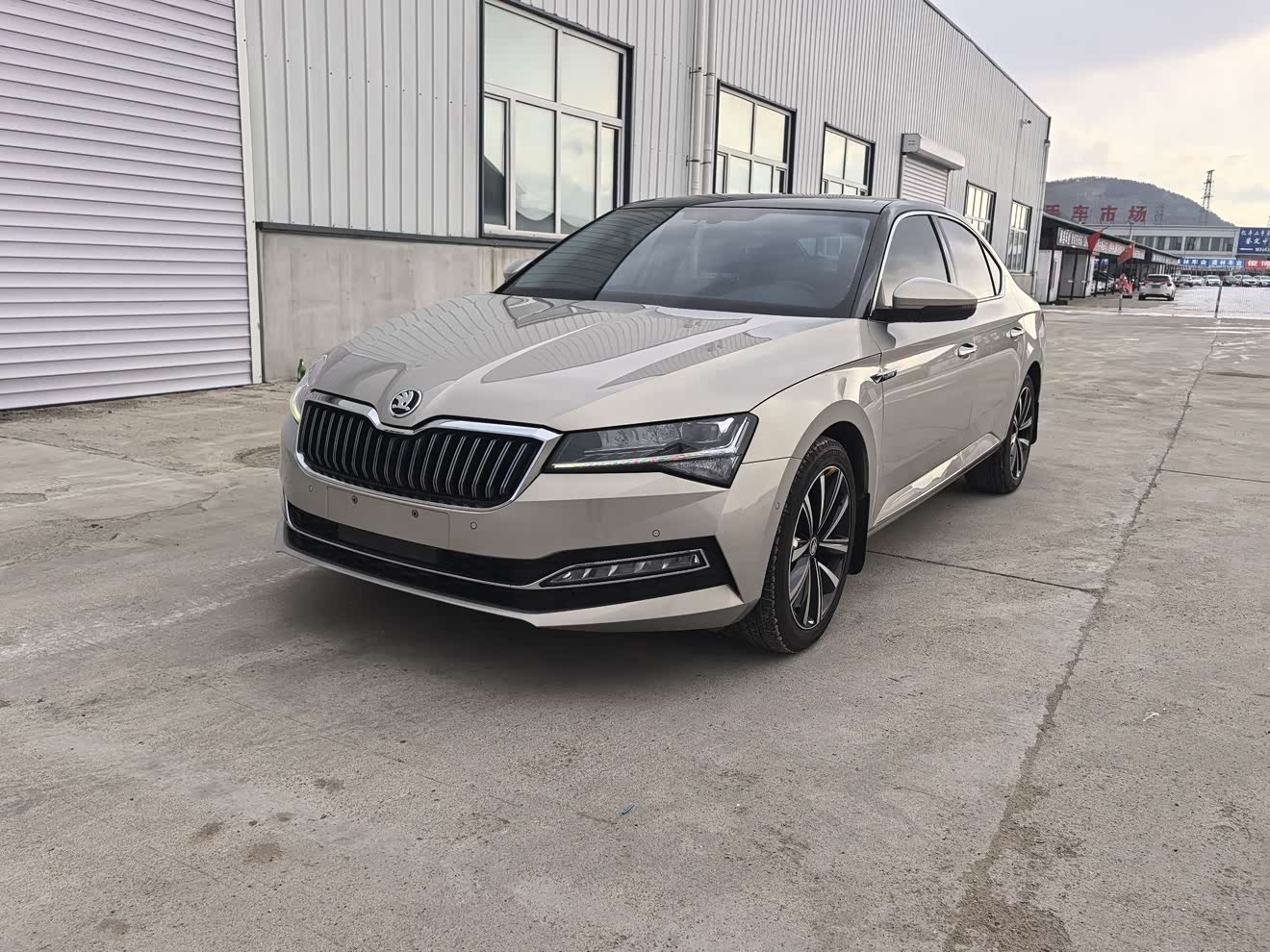 Skoda Superb 2023 汽车图片 