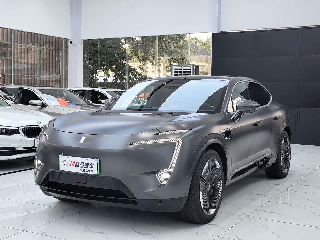 Avatr 11 2023 car image 