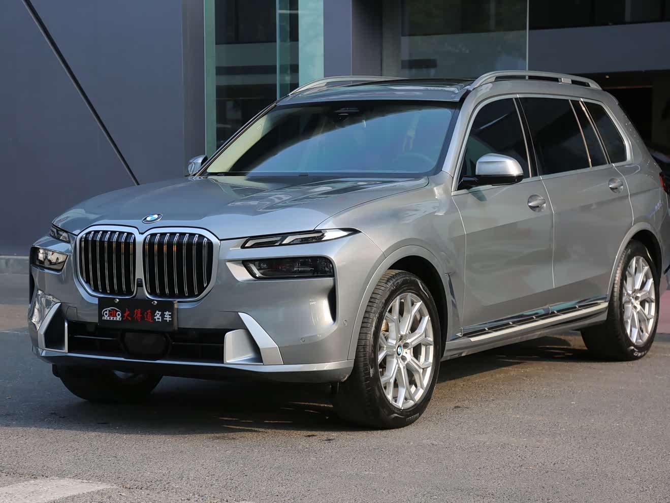 BMW X7 2023 car image 