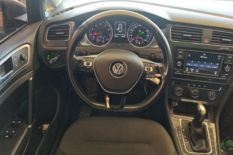 Volkswagen Golf 2020 car image #11
