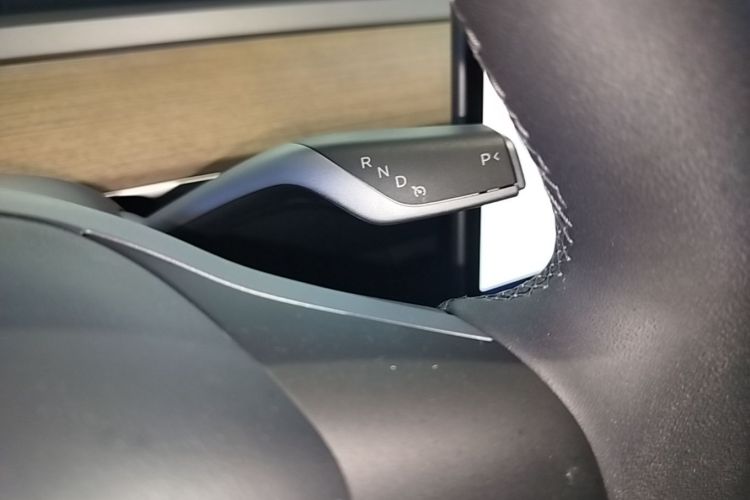 Tesla Model Y 2022 car image #14