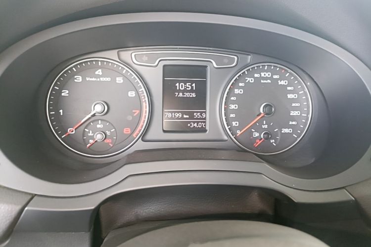 Audi Q3 2016 car image #16