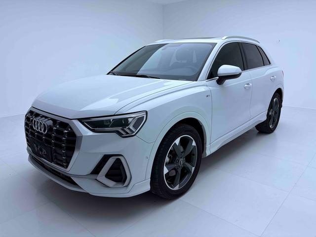 Audi Q3 2022 car image #17