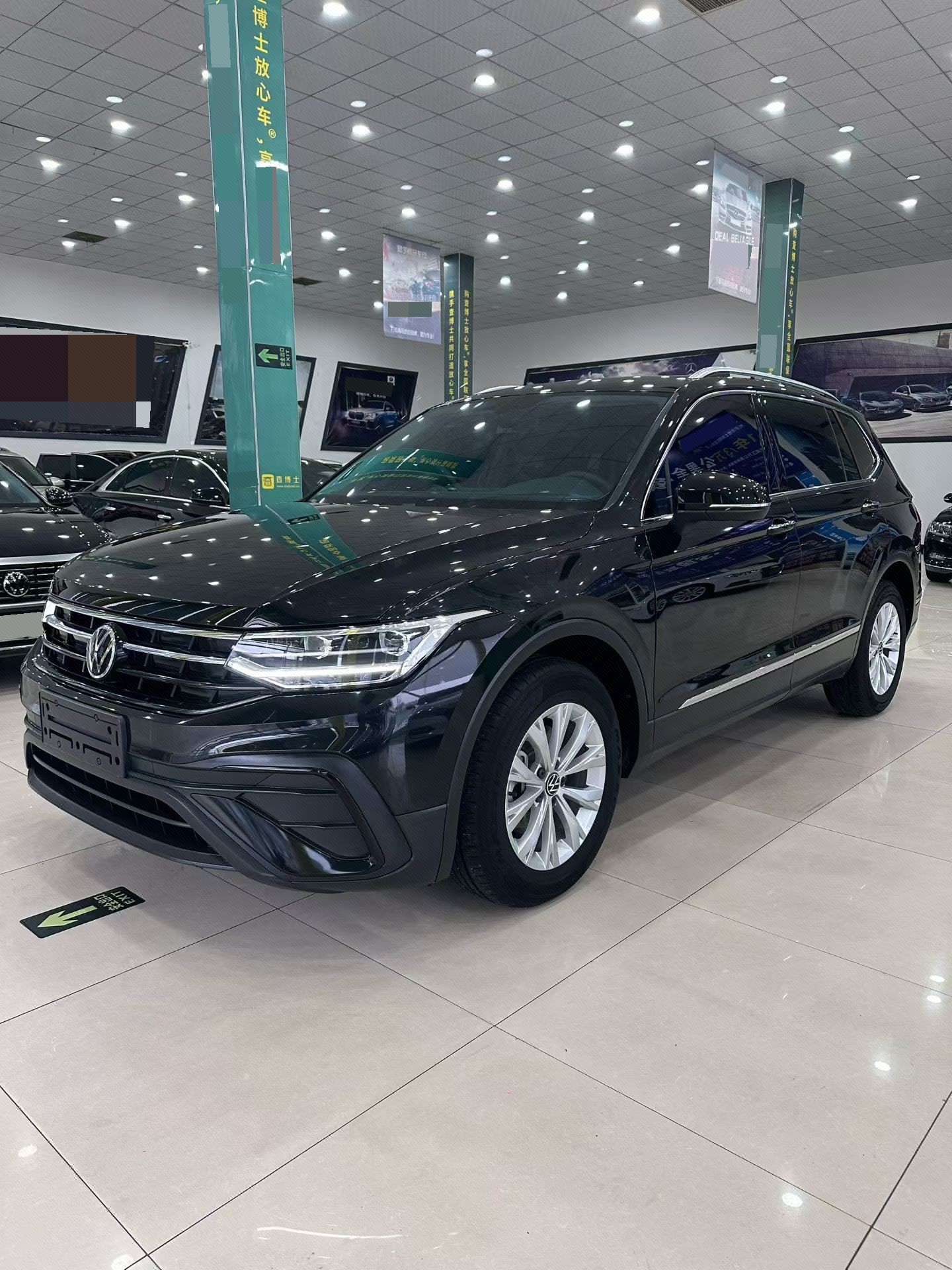 Volkswagen Tiguan L 2024 immagine di auto 