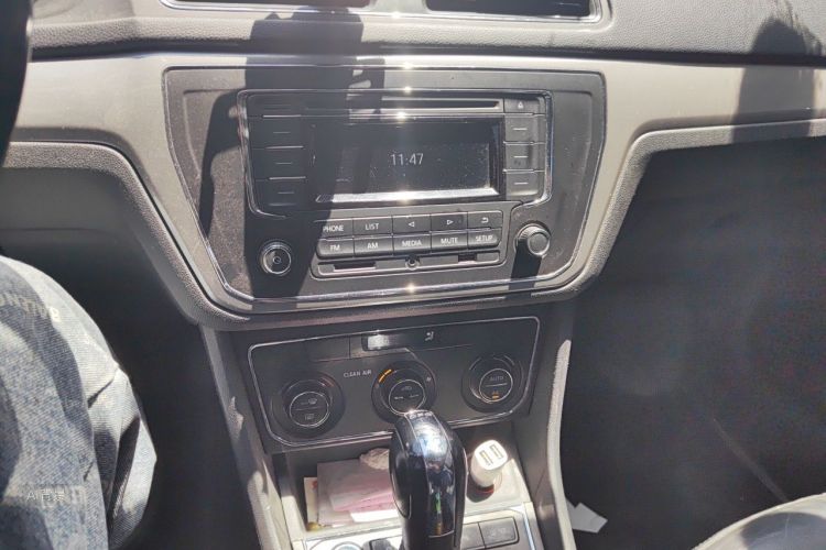 Volkswagen Lavida 2017 car image #15