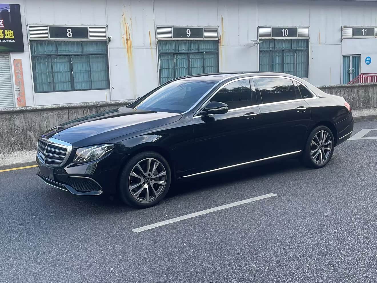 Mercedes-Benz E Class 2017 car image 