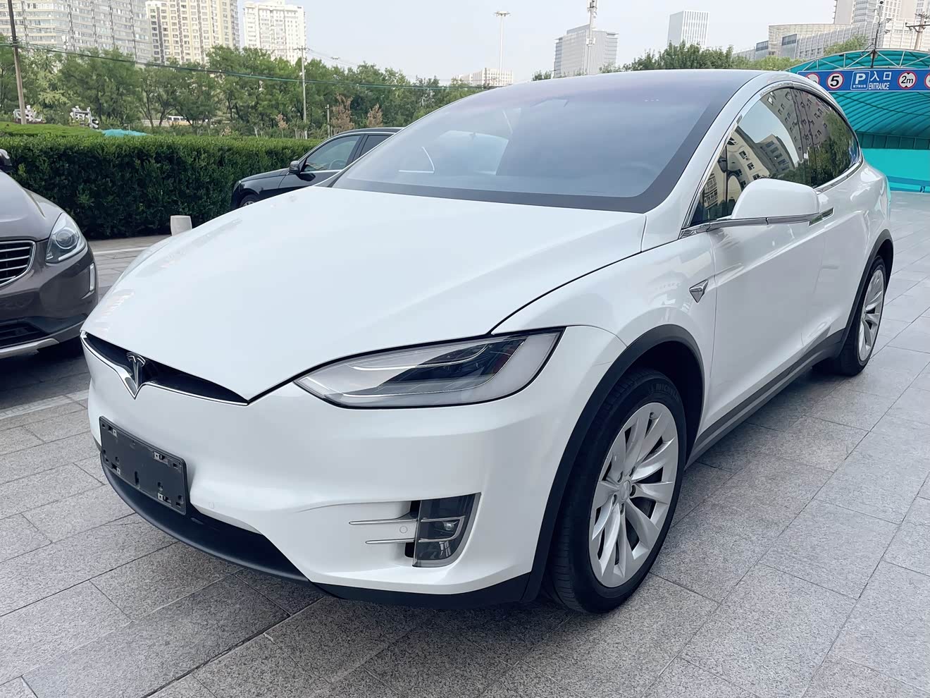 Tesla Model X 2020 Tesla Model X 2020 car image
