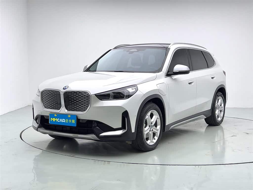 BMW iX1 2024 car image 