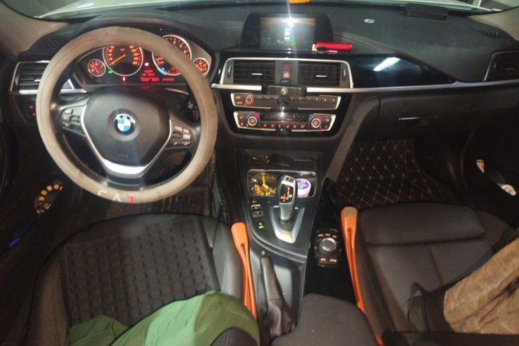 BMW 3 Series 2018 car image #12