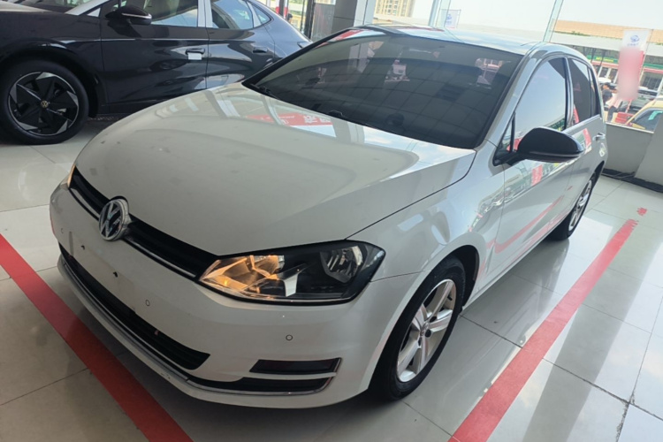 Volkswagen Golf 2017 car image #2