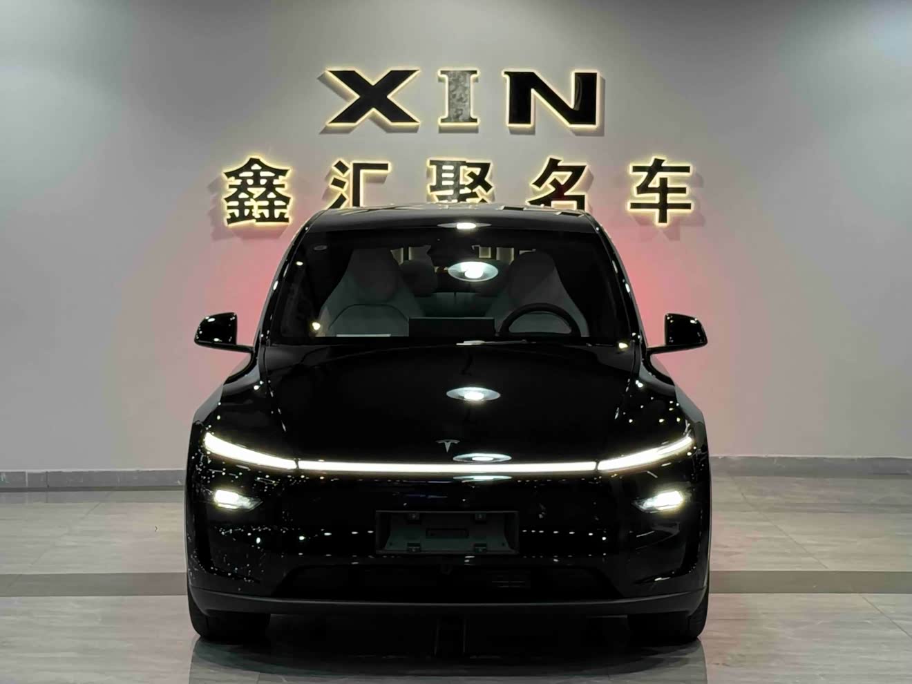 Tesla Model Y L 2025 汽车图片 
