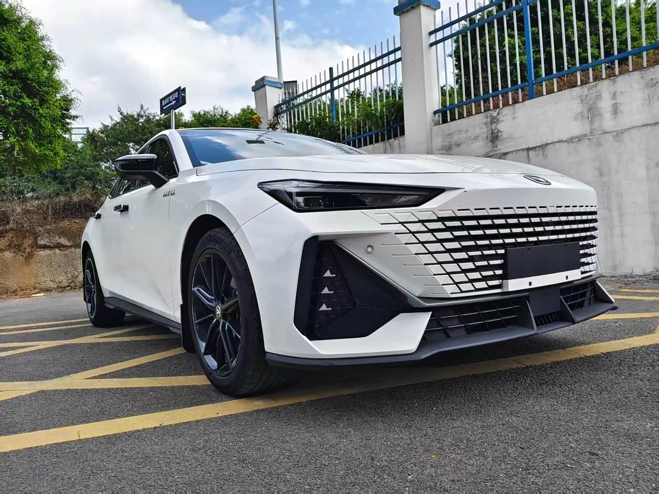 Changan UNI-V 2022 car image 