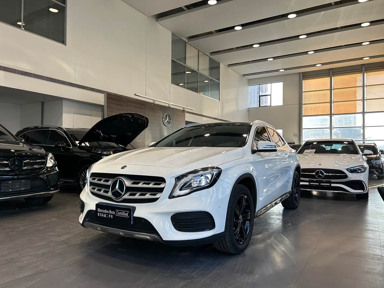 Mercedes-Benz GLA Class 2020 汽车图片 