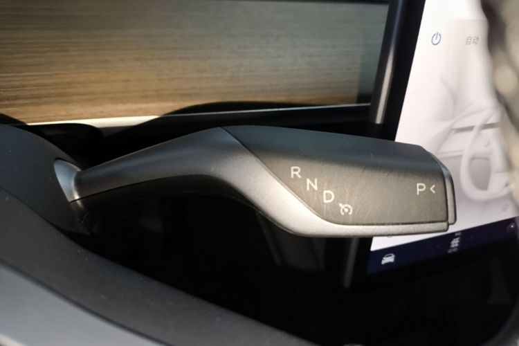 Tesla Model Y 2022 #14 Tesla Model Y 2022 car image #14