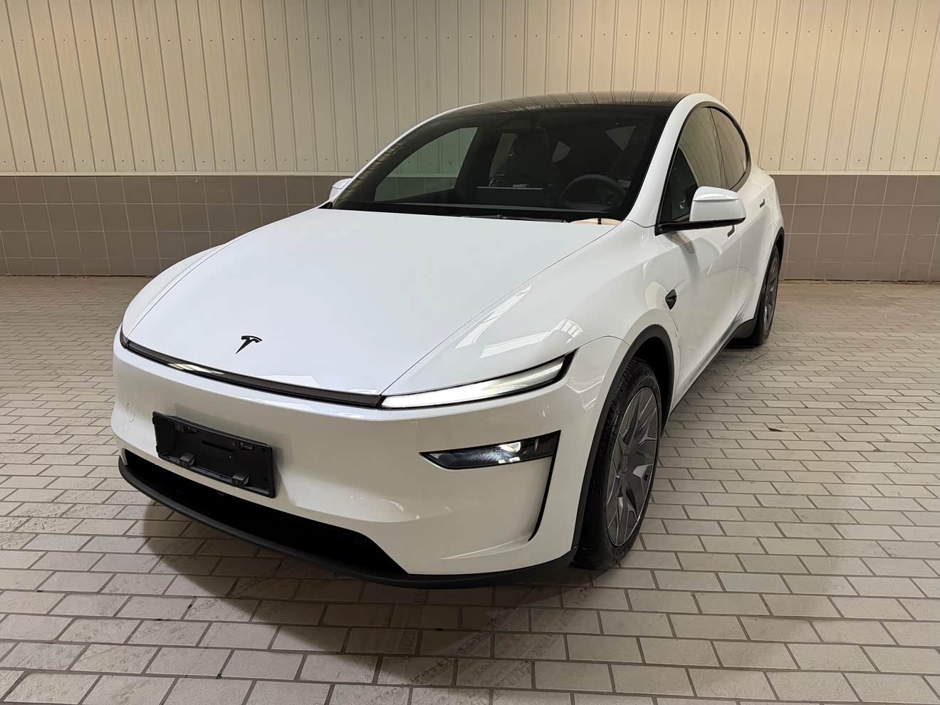 Tesla Model Y L 2025 汽车图片 