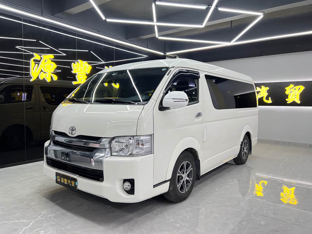 Toyota Hiace 2015 immagine di auto 