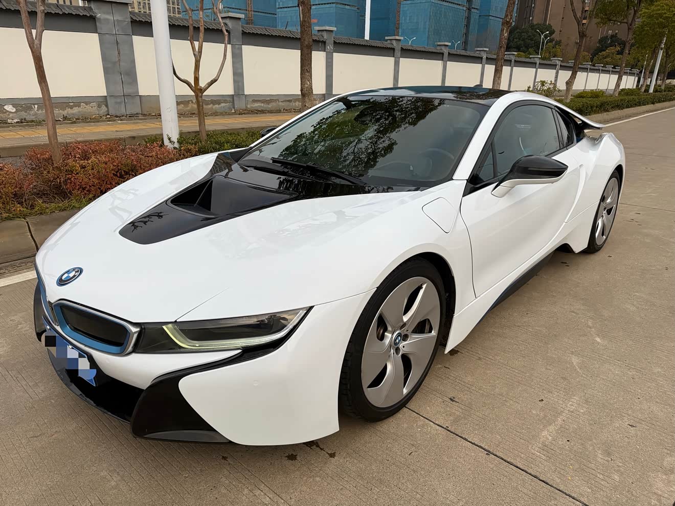BMW i8 2016 BMW i8 2016 car image