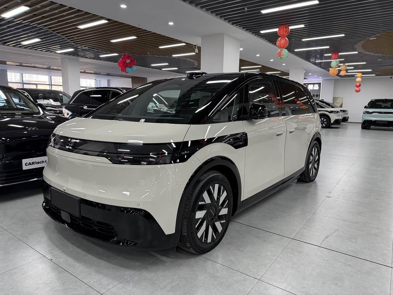 Zeekr MIX 汽车图片 