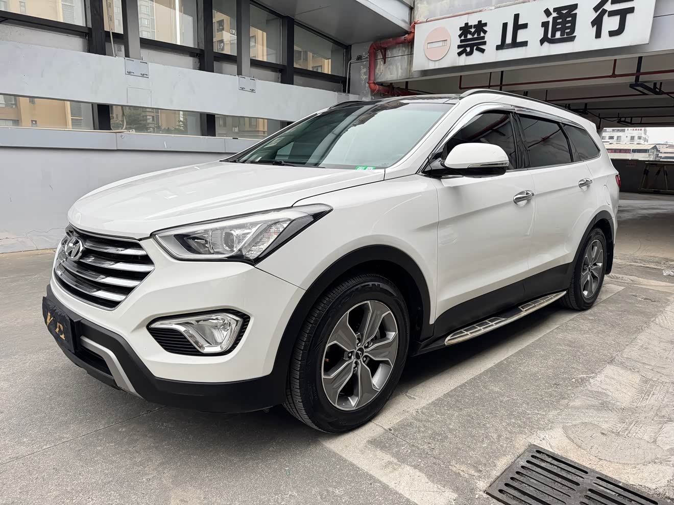 Hyundai Grand Santa Fe 2015 car image 
