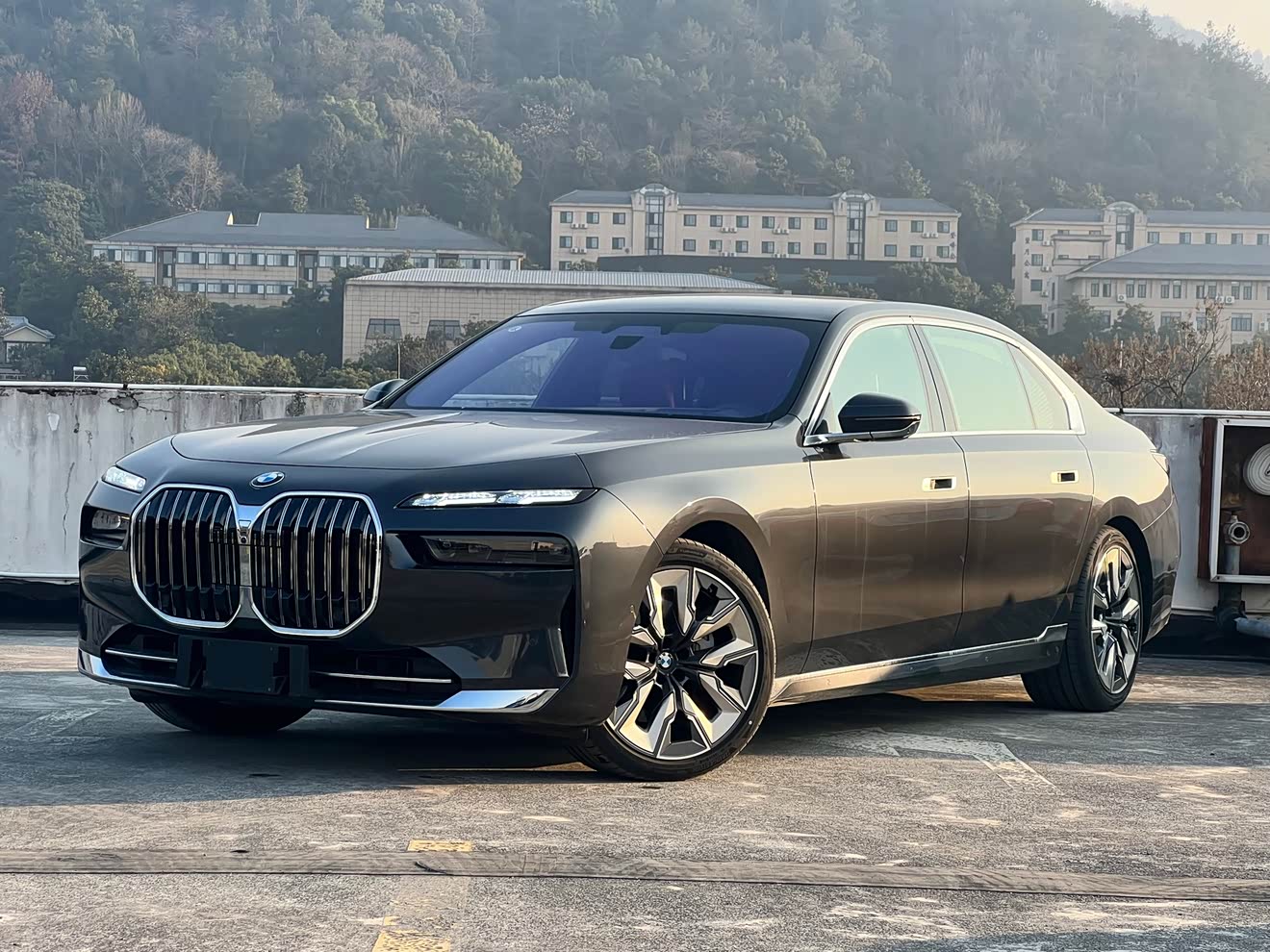 BMW 7 Series 2024 car image 