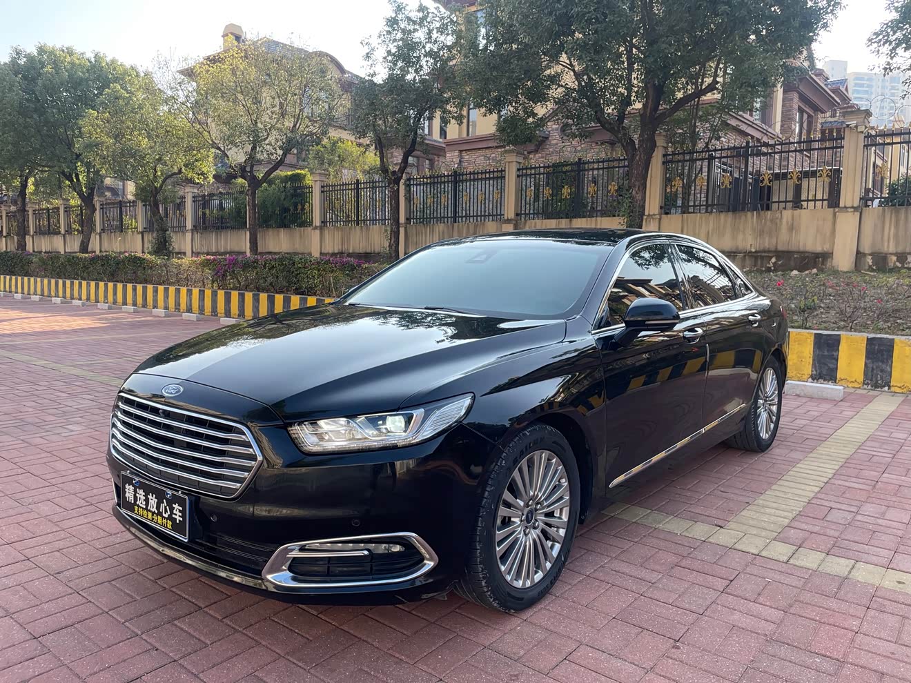 Ford Taurus 2017 car image 