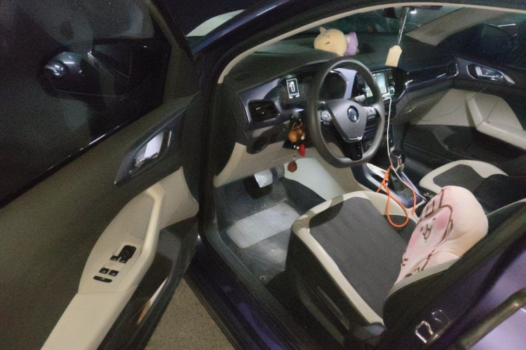 Volkswagen T-Cross 2019 car image #13