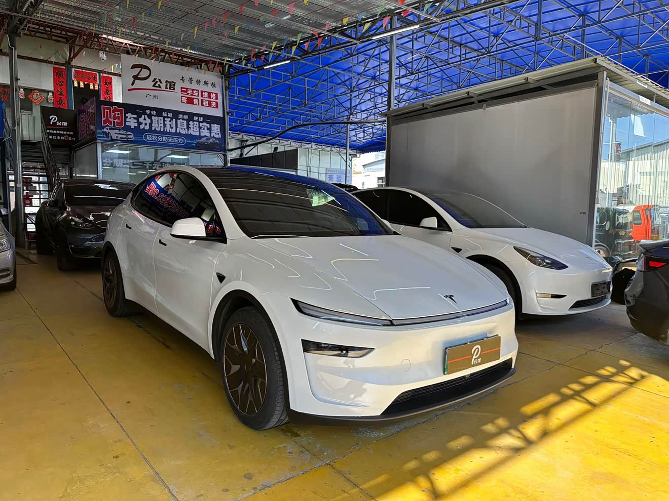 Tesla Model Y L 2025 汽车图片 