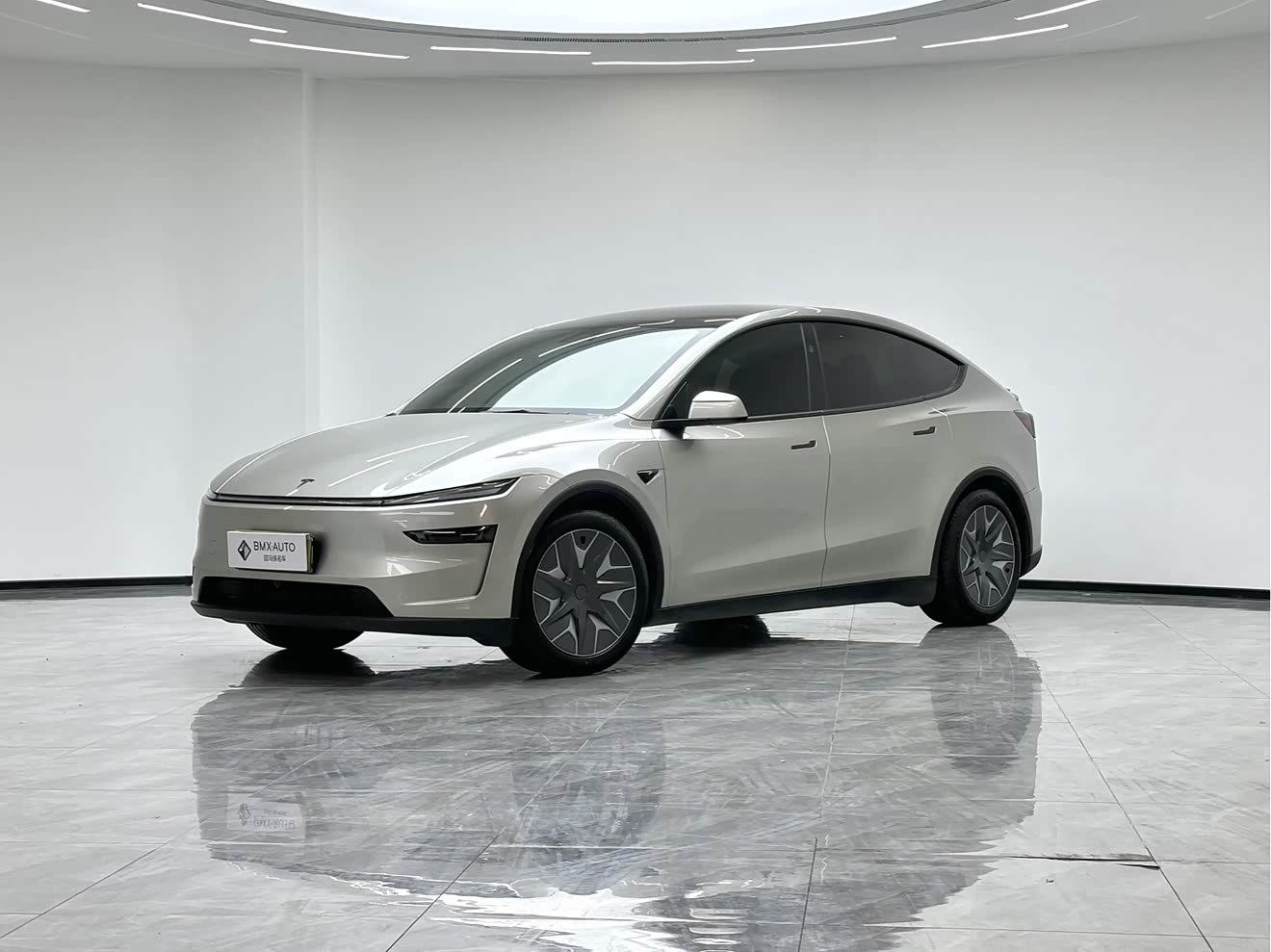 Tesla Model Y L 2025 汽车图片 