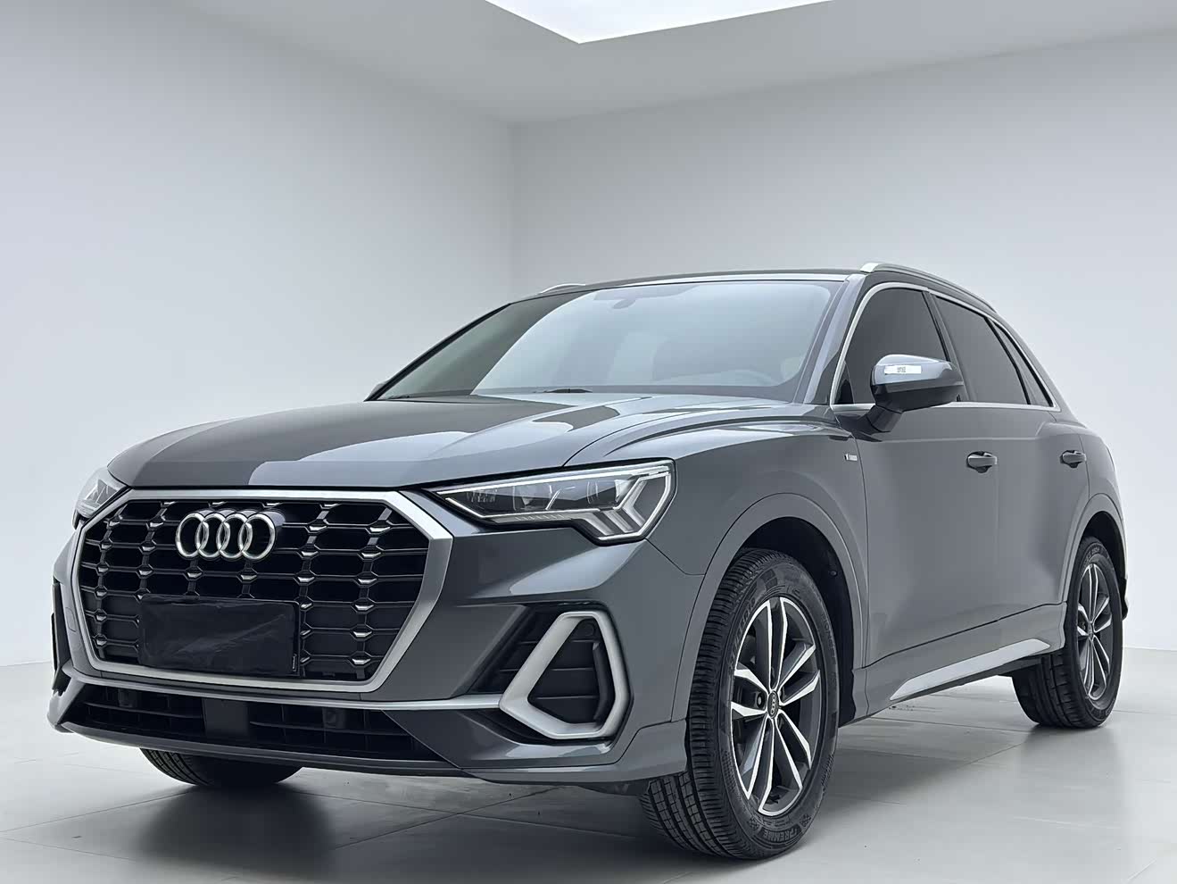 Audi Q3 2021 car image 