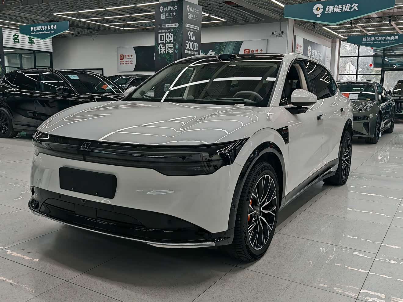 Zeekr 7X 2024 car image 