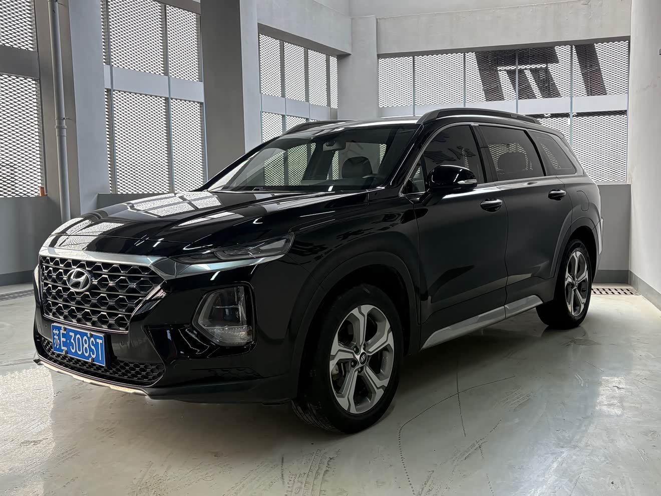 Hyundai Santa Fe 2021 car image 