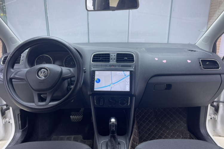Volkswagen Polo 2015 صورة سيارة #17