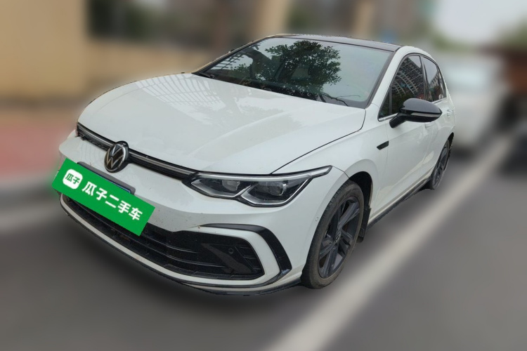 Volkswagen Golf 2023 car image #2