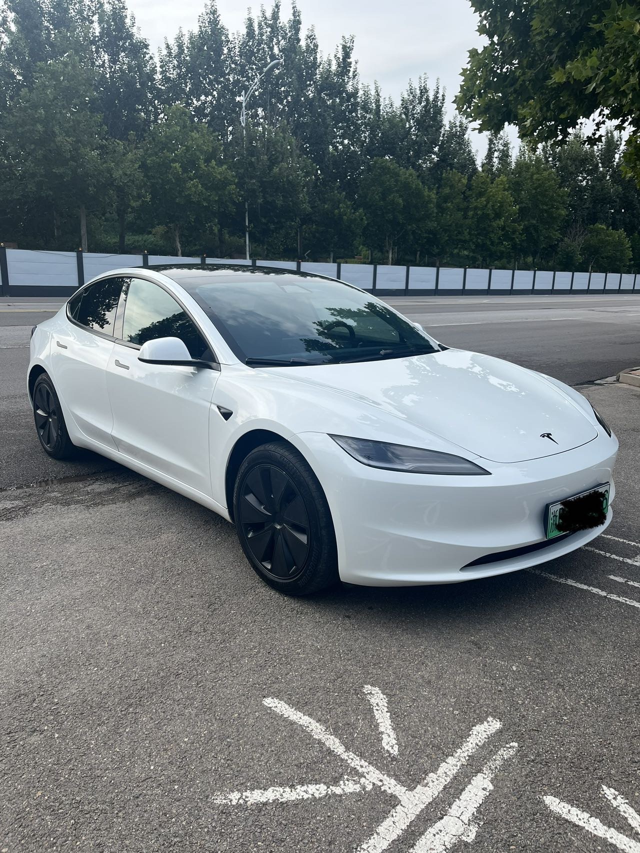 Tesla Model 3 2026 car image #2