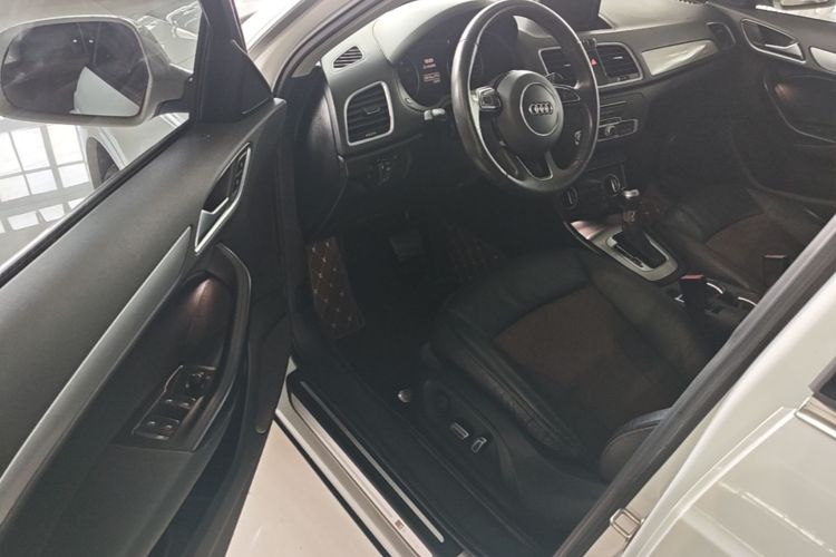 Audi Q3 2019 immagine di auto #16