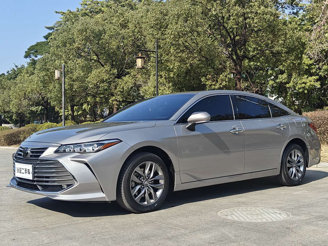 Toyota Avalon 2021 car image 