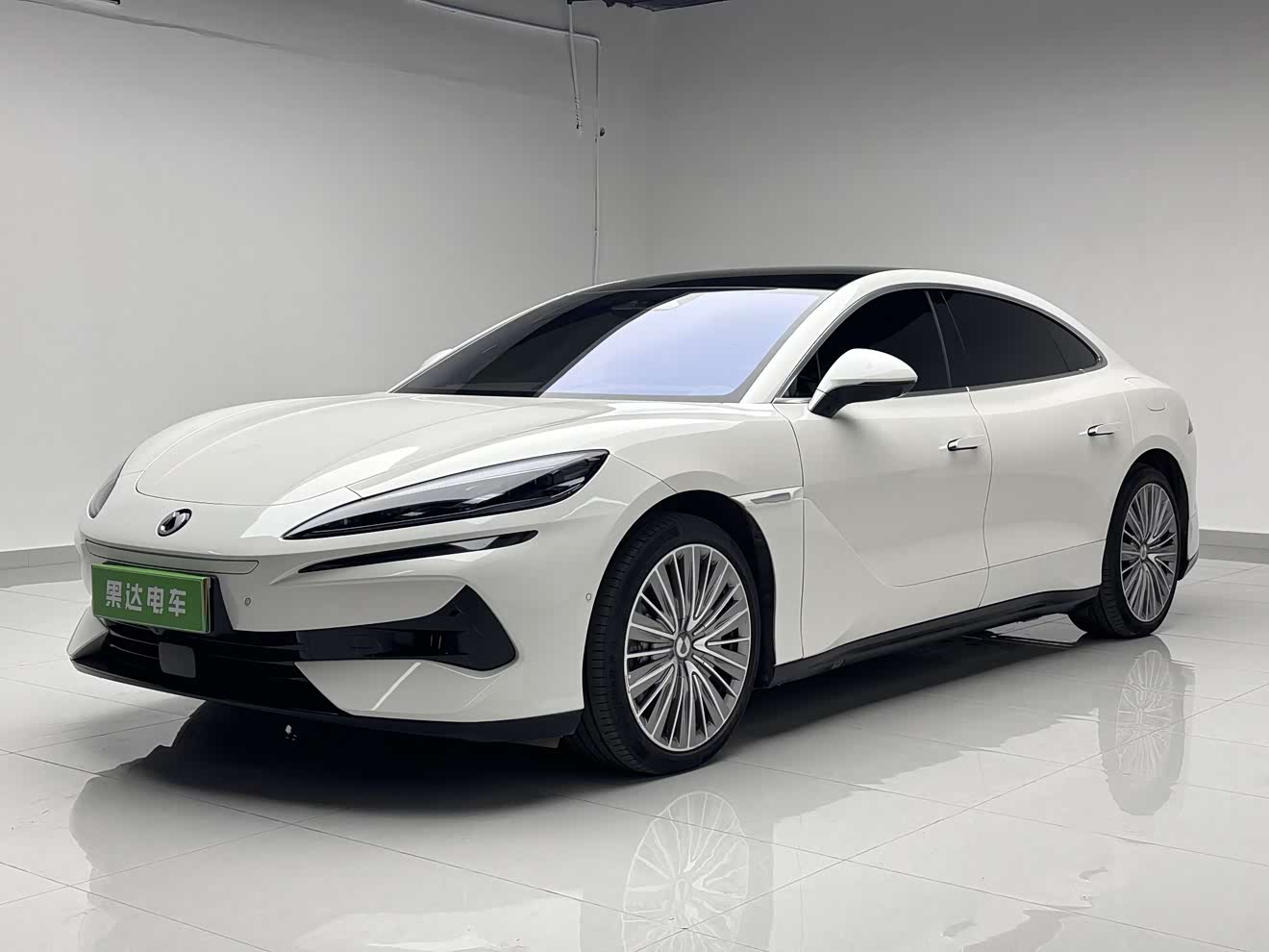 Denza Z9 2024 Denza Z9 2024 immagine di auto