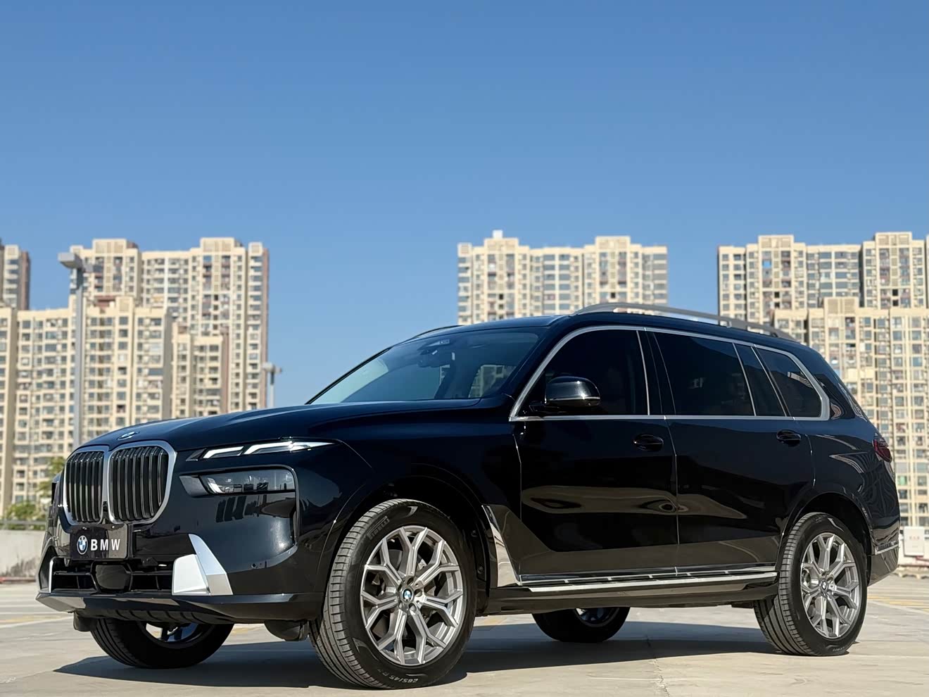 BMW X7 2023 car image 