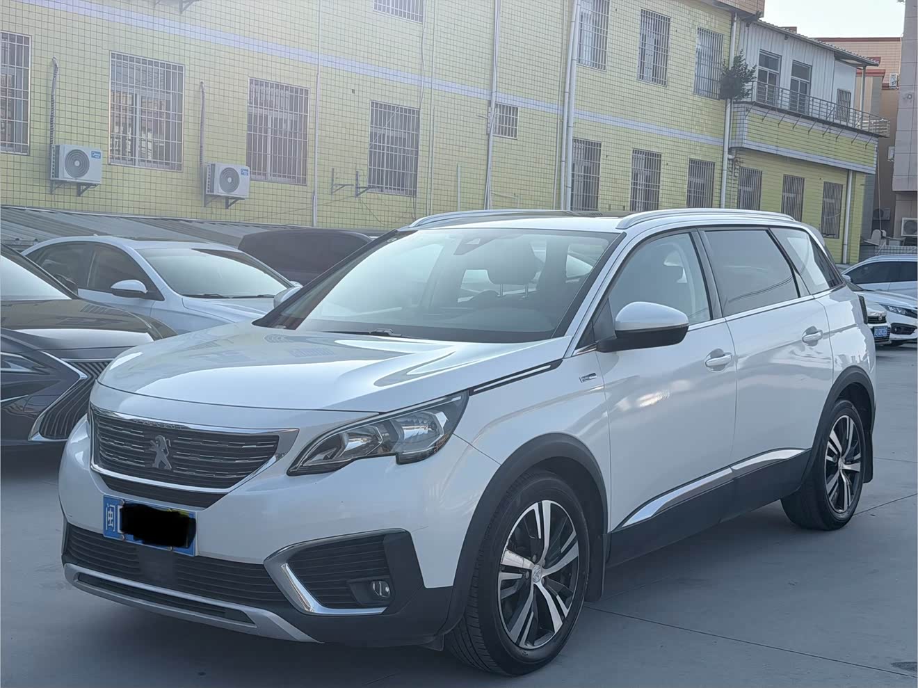 Peugeot 5008 2017 car image 