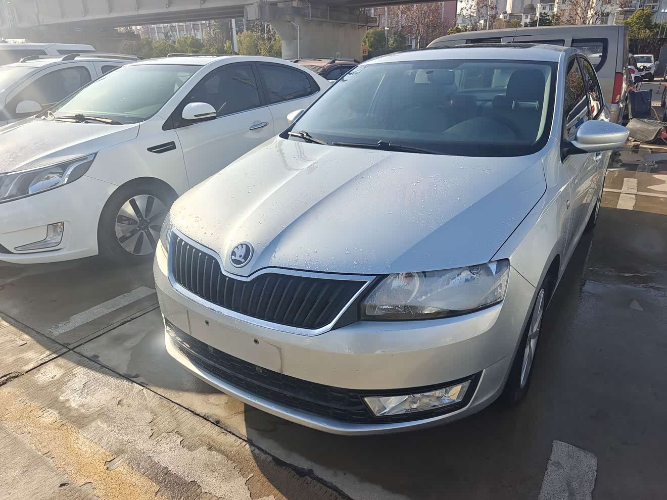 Skoda Rapid 2015 Skoda Rapid 2015 car image