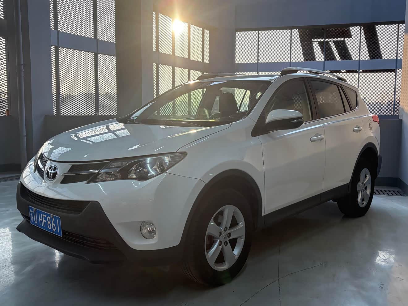 Toyota RAV4 2015 car image 