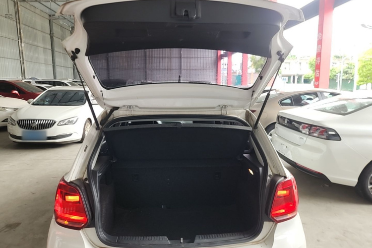 Volkswagen Polo 2018 car image #19