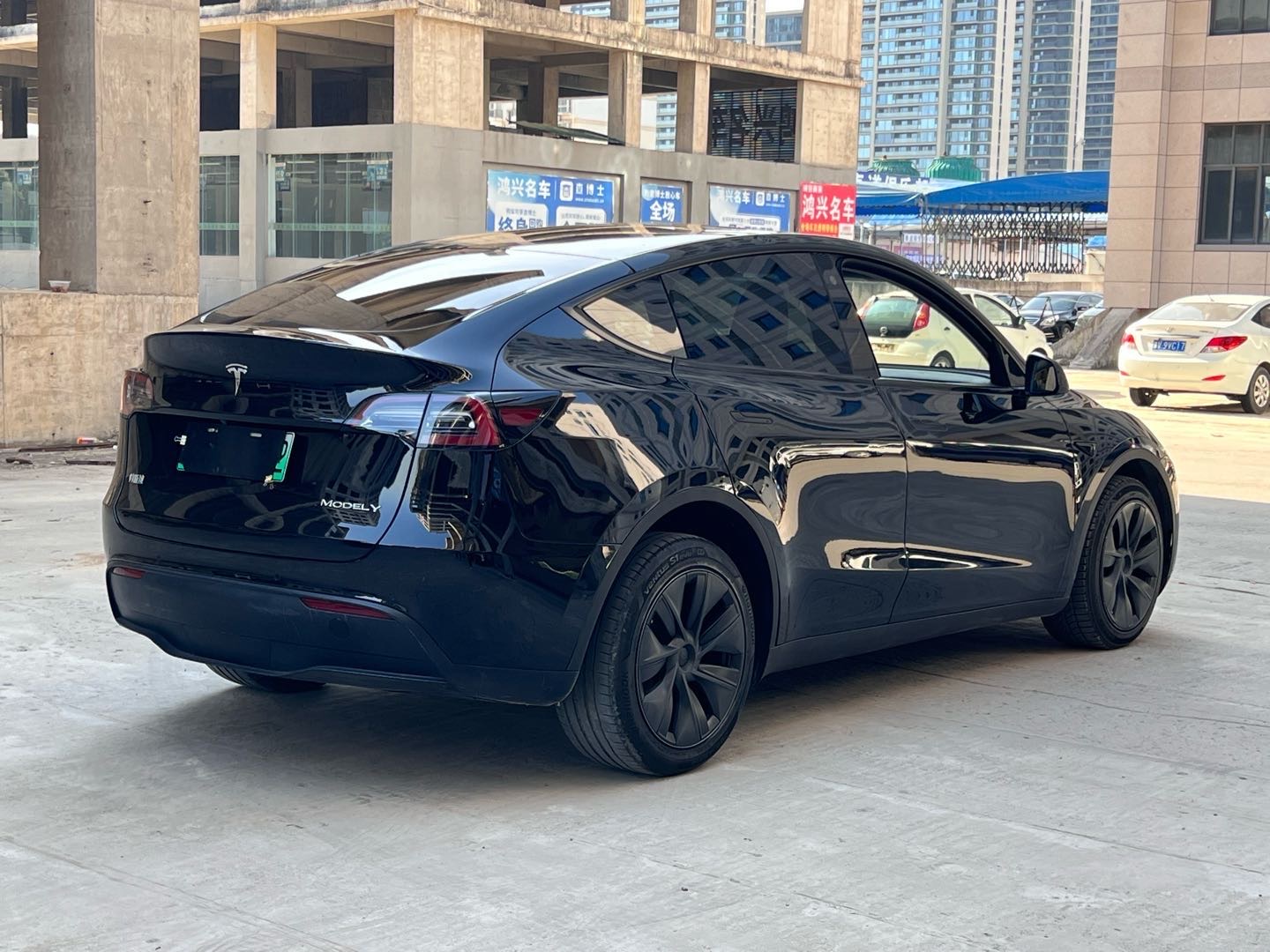 Tesla Model Y 2024 car image #7
