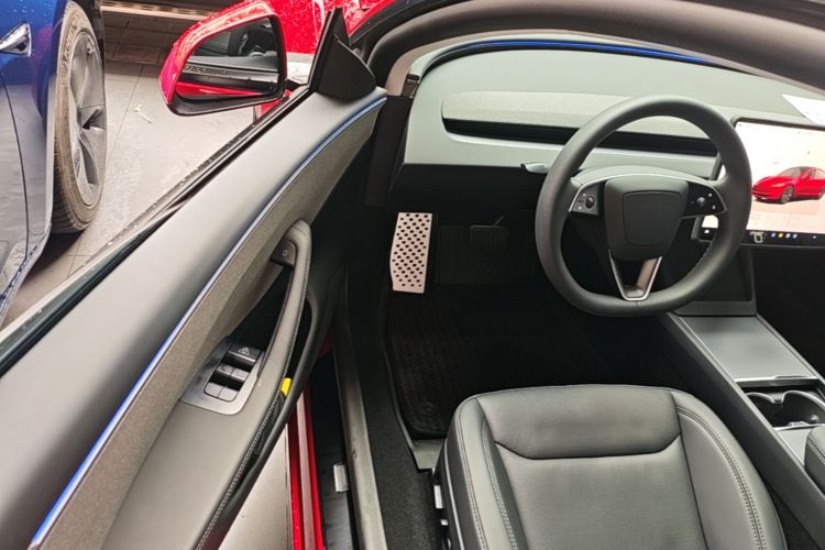 Tesla Model 3 2025 immagine di auto #16