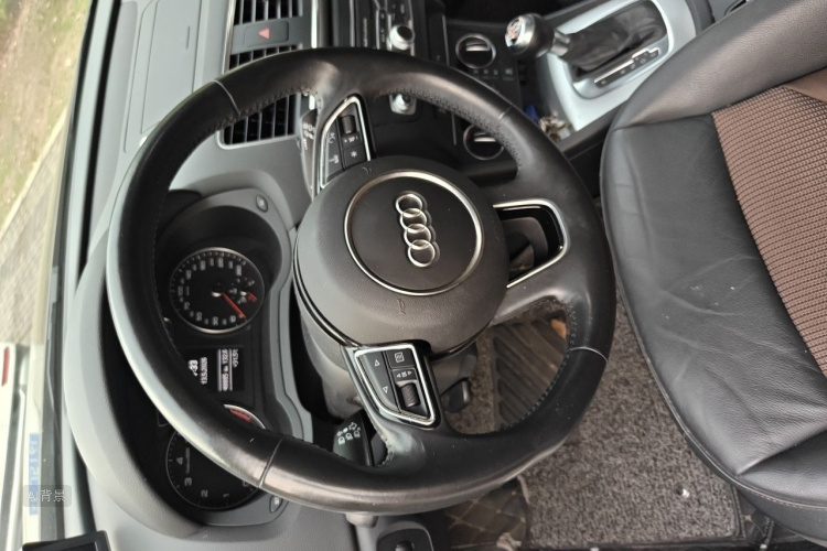 Audi Q3 2016 car image #12