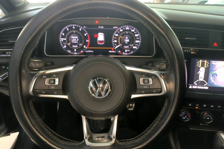 Volkswagen Golf 2020 car image #15