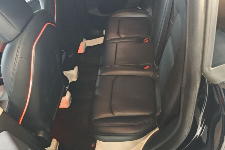 Tesla Model Y 2021 car image #17